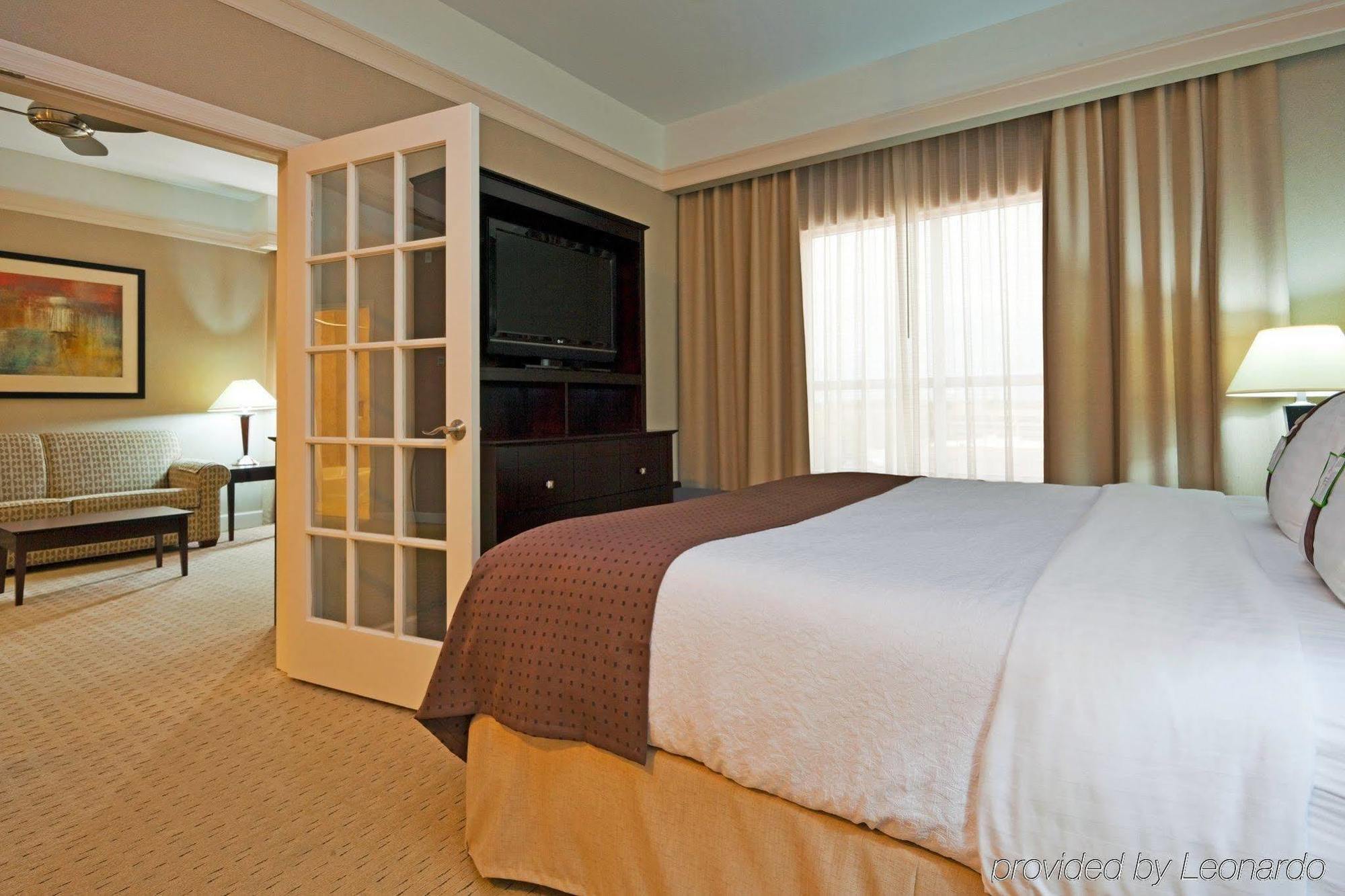 Holiday Inn Baton Rouge College Drive I-10 By Ihg Номер фото